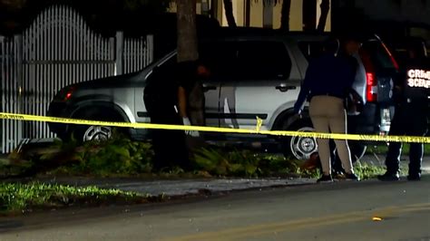 Miami Police investigating shooting leaving 1 dead, 1 hospitalized; gunman at large